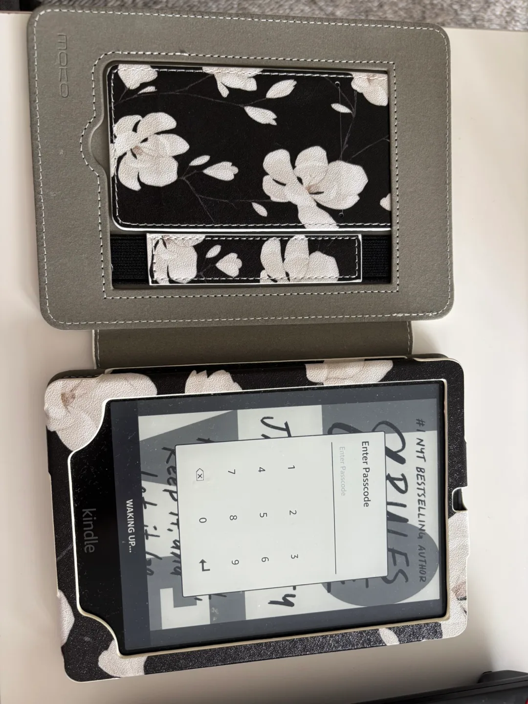 Kindle Paperwhite with Floral Case 11th generation thumbnail