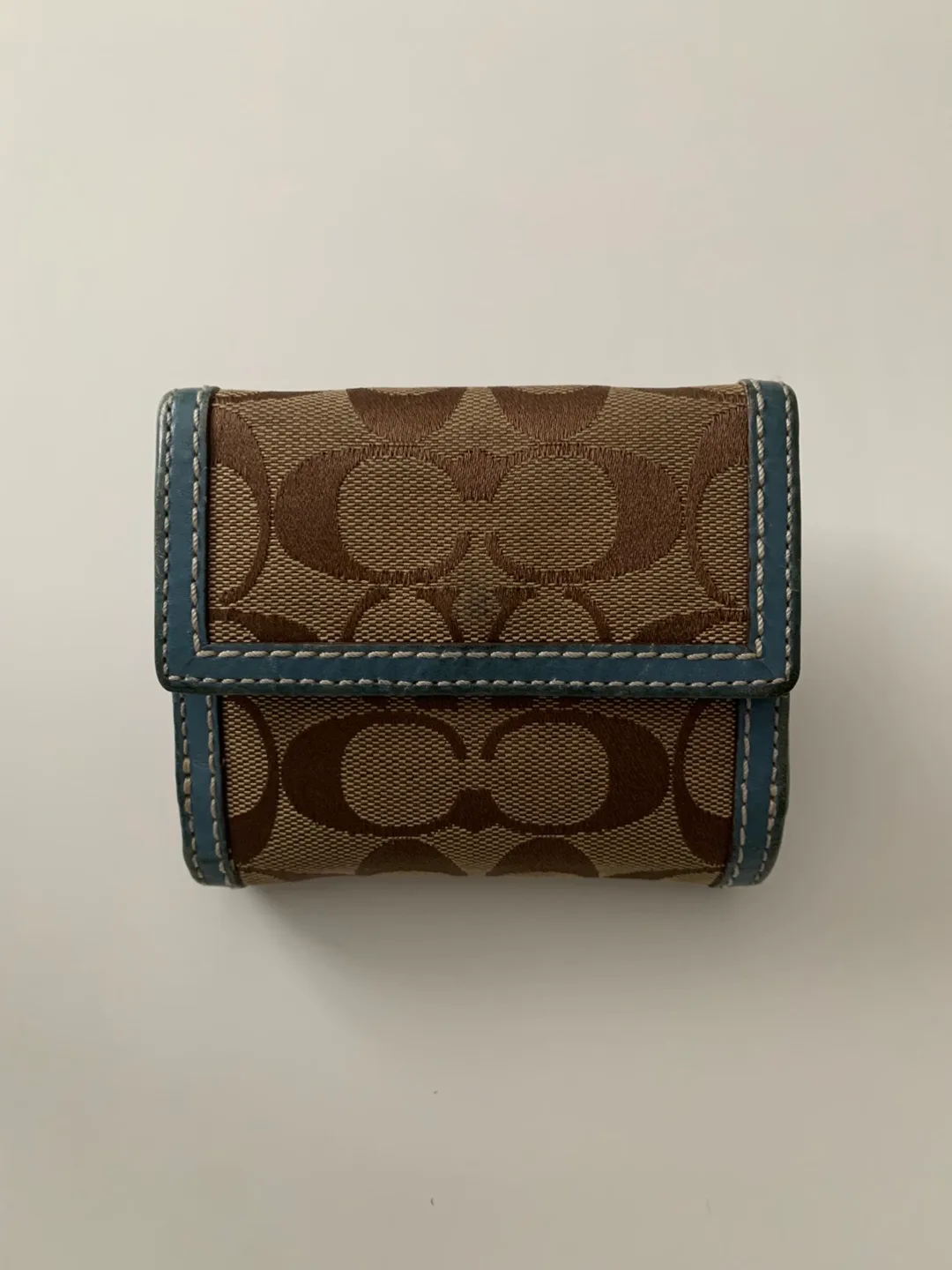 Coach Signature Canvas Turnlock Wallet image indicator(6)