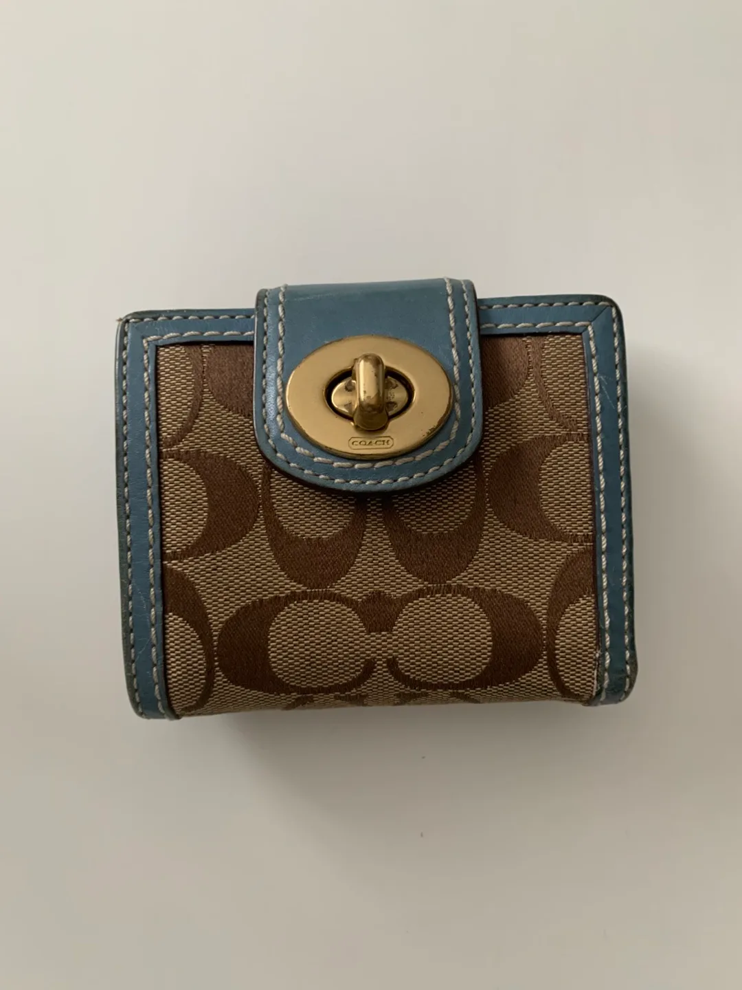 Coach Signature Canvas Turnlock Wallet image indicator(3)