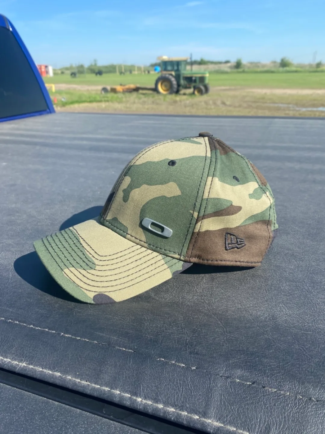 New Era Fitted Oakley Camo Hat Men’s Size Medium - Large thumbnail