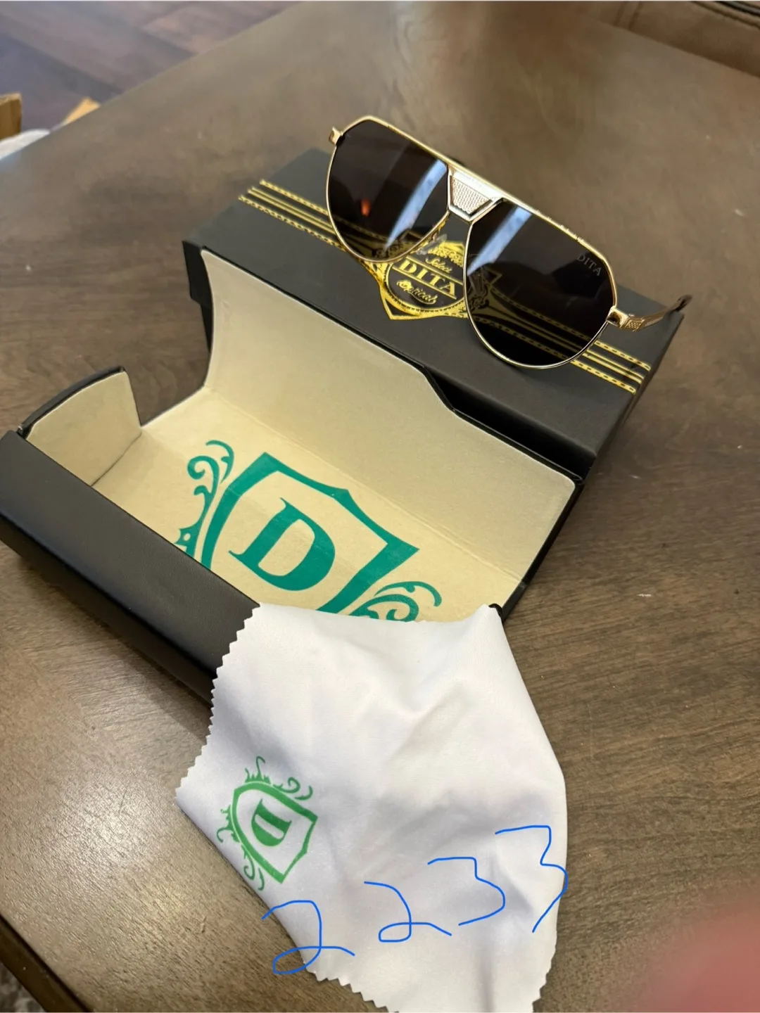 Louis Vuitton Bracelet & Dita Sunglasses image indicator(3)