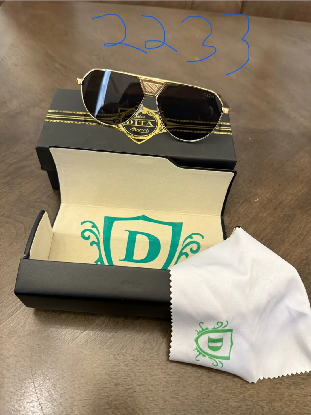 Louis Vuitton Bracelet & Dita Sunglasses image indicator(4)