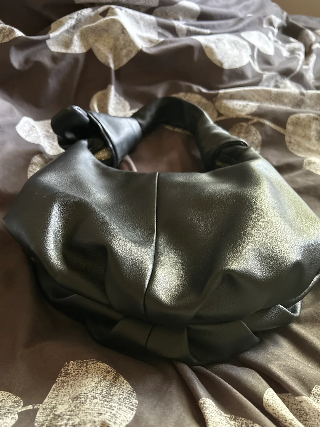 Urban Expressions Black Knot Bag image indicator(3)