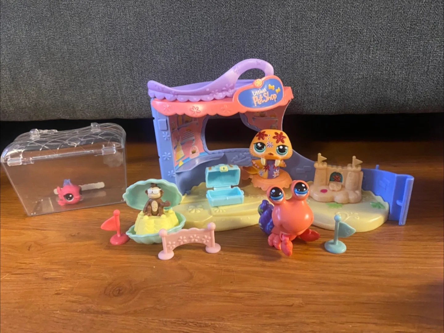 Little Pet Shop play sets and animals. image indicator(2)