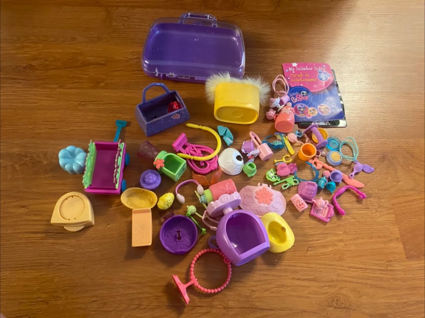 Little Pet Shop play sets and animals. image indicator(8)