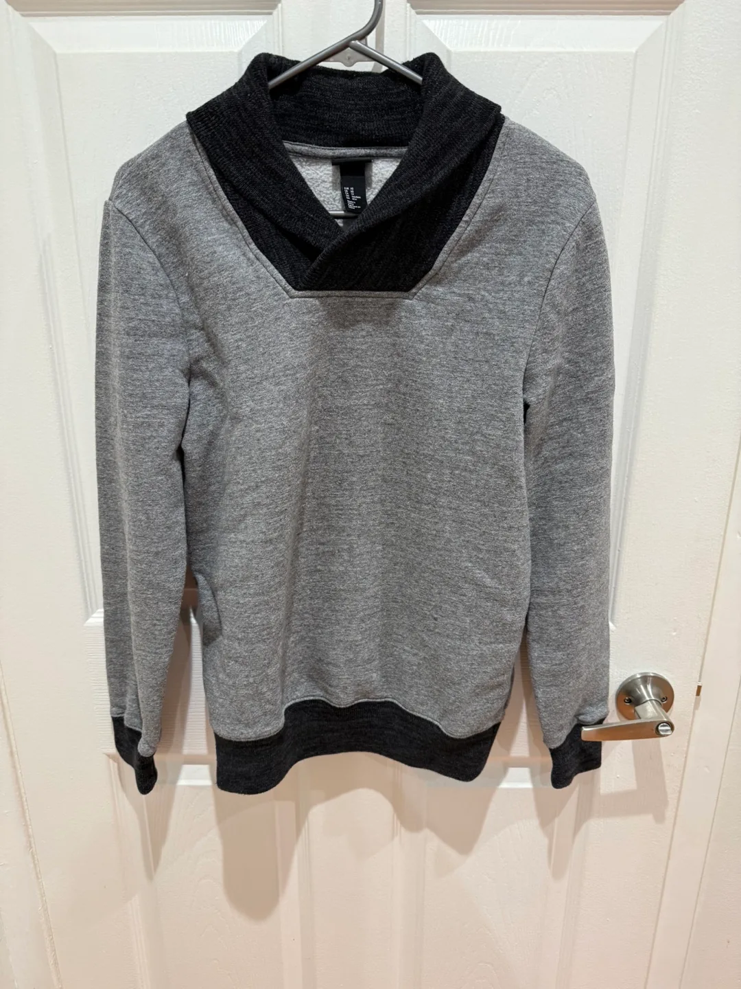H&M women’s sweater thumbnail