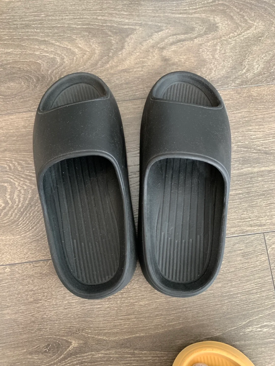 Black Slides Size 42-43 (US 9-10) thumbnail