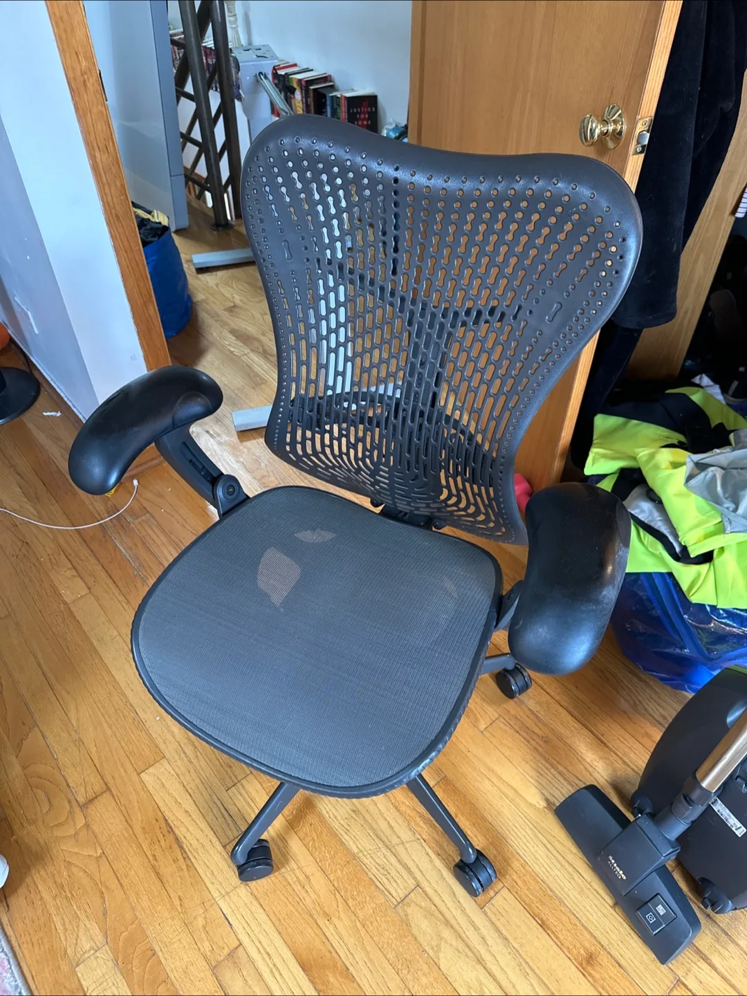 Desk chair thumbnail