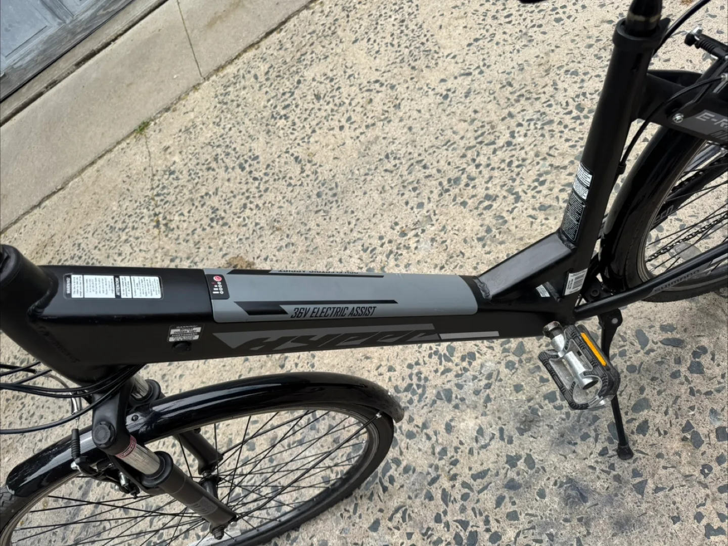 HYPER E-Ride Electric Assist Bike - Black image indicator(3)