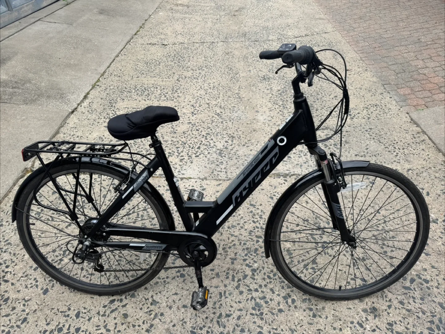 HYPER E-Ride Electric Assist Bike - Black image indicator(4)