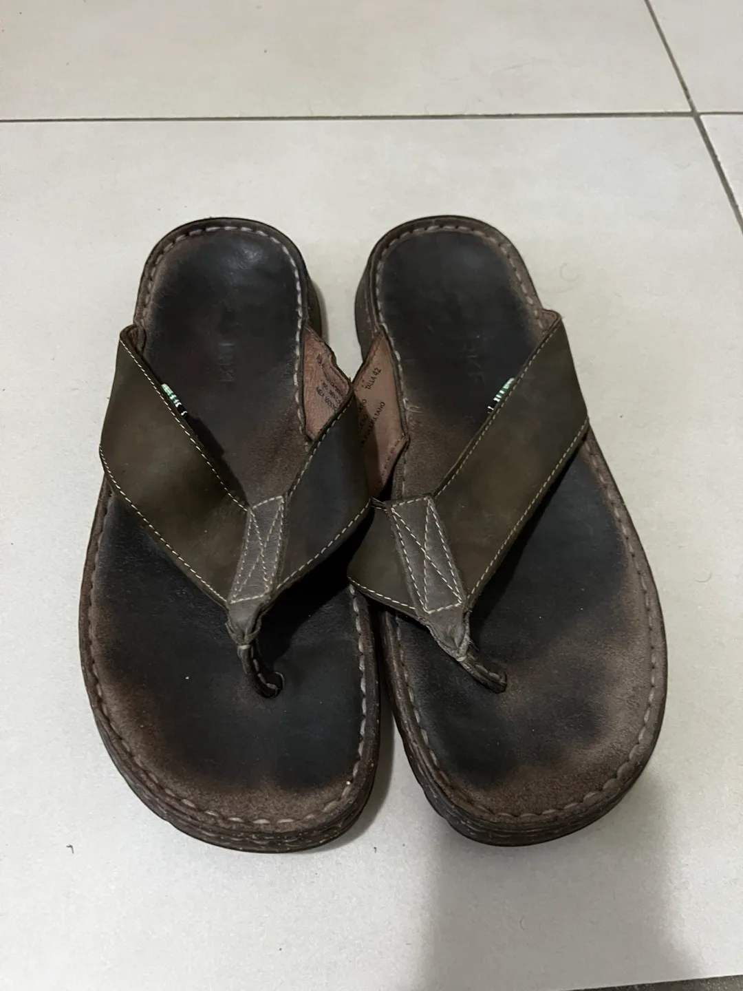 Olukai Leather Flip Flops, Size 9.5 thumbnail