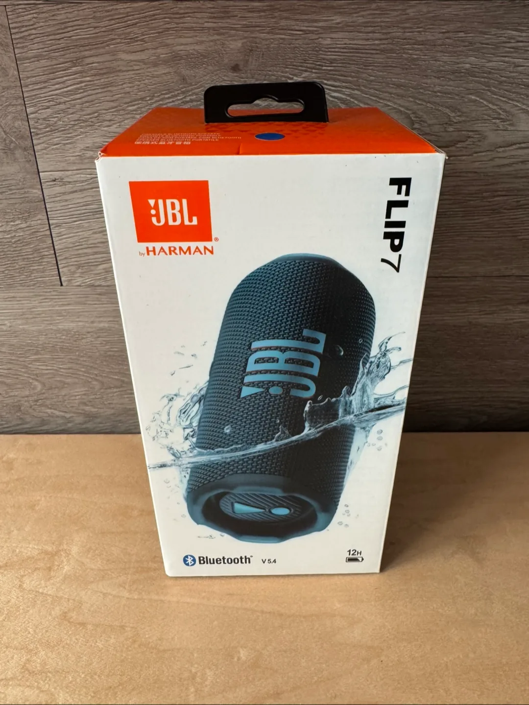 🔊BNIB🔊- Flip 7 Bluetooth Speaker - Dustproof & Waterproof thumbnail