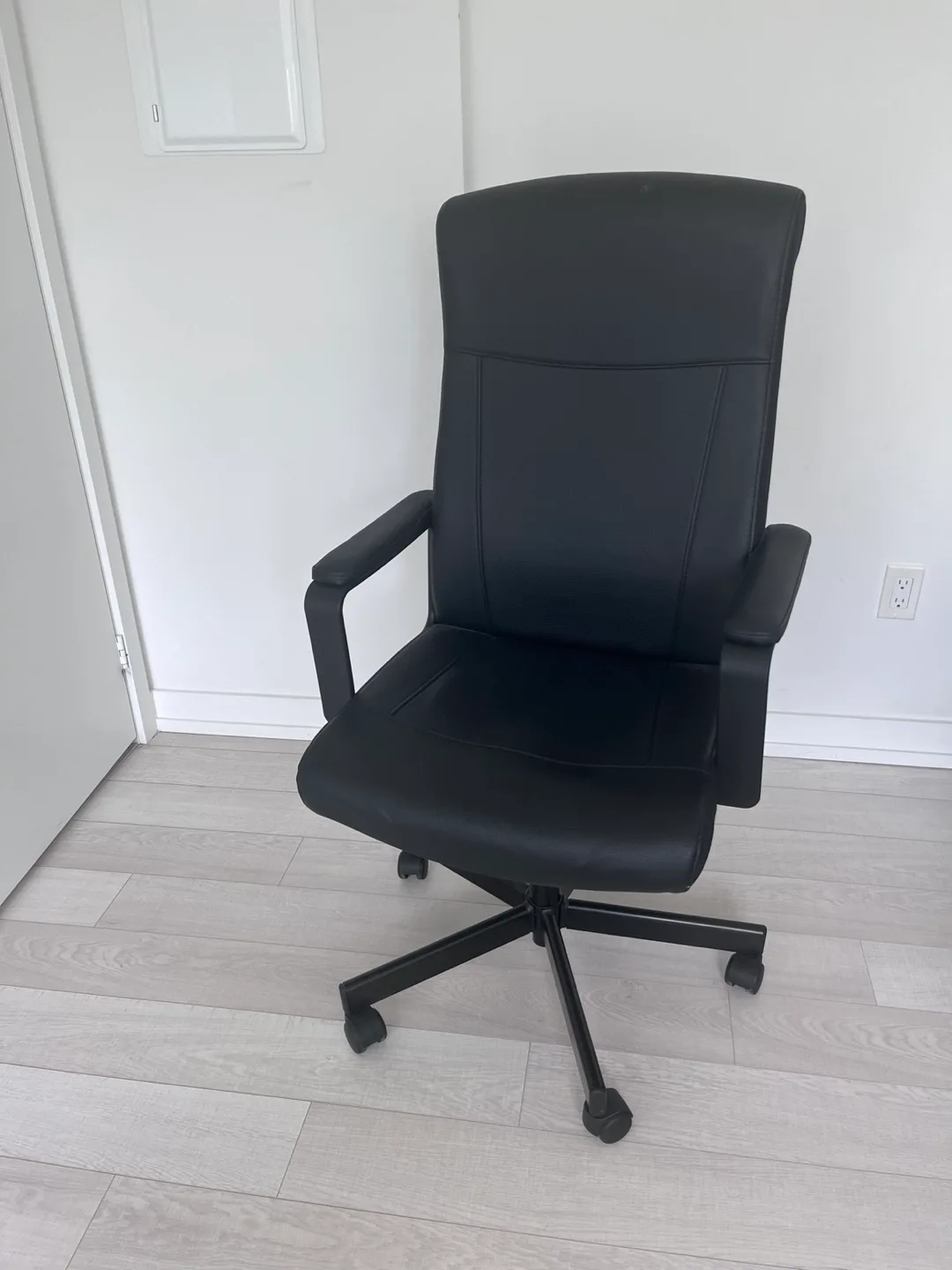 MILLBERGET Office Chair – IKEA (Black) thumbnail