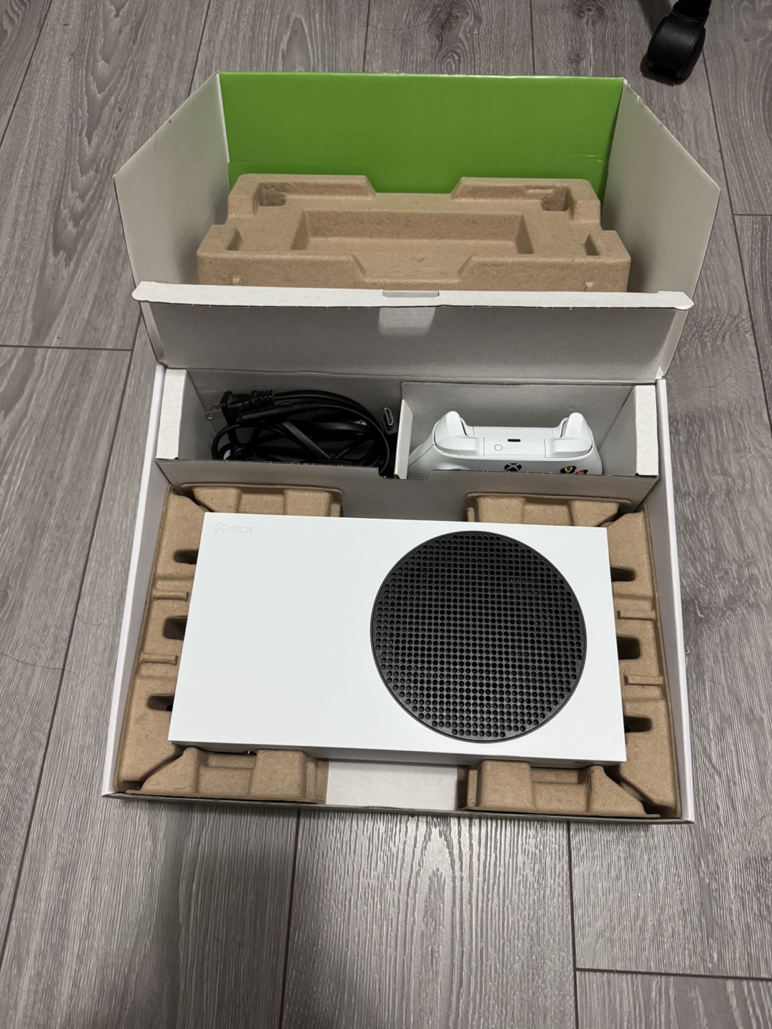 Xbox Series S Console - Like New - photo 3
