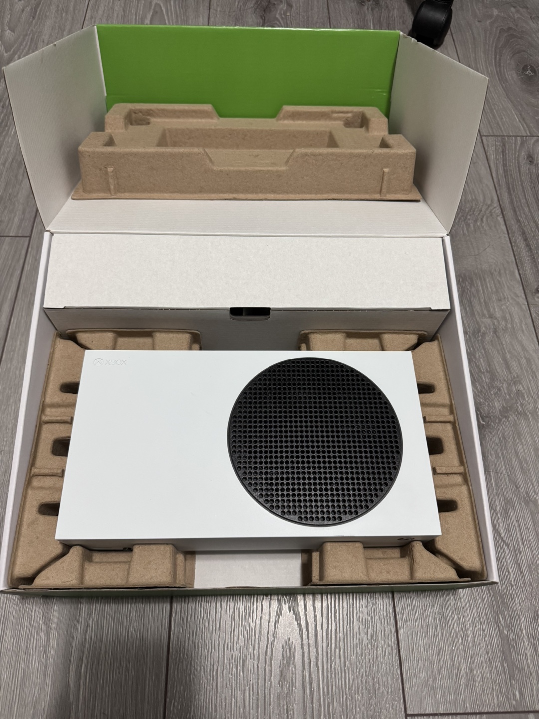 Xbox Series S Console - Like New - photo 2