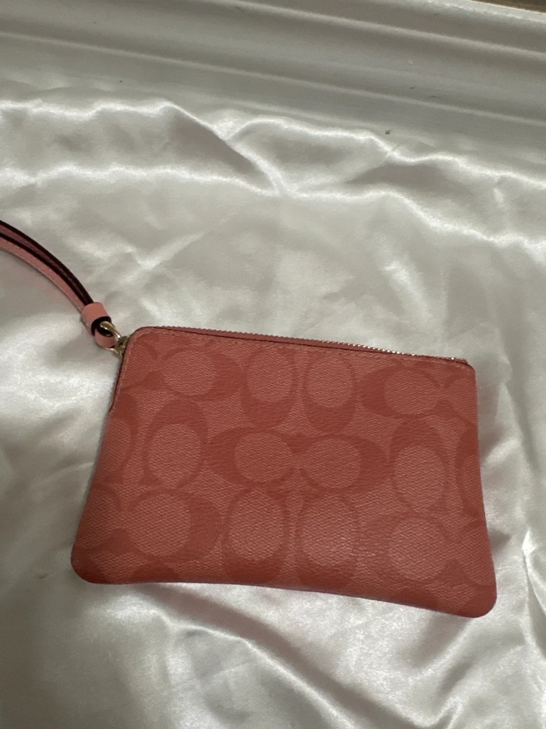 Coach Wristlet image indicator(2)