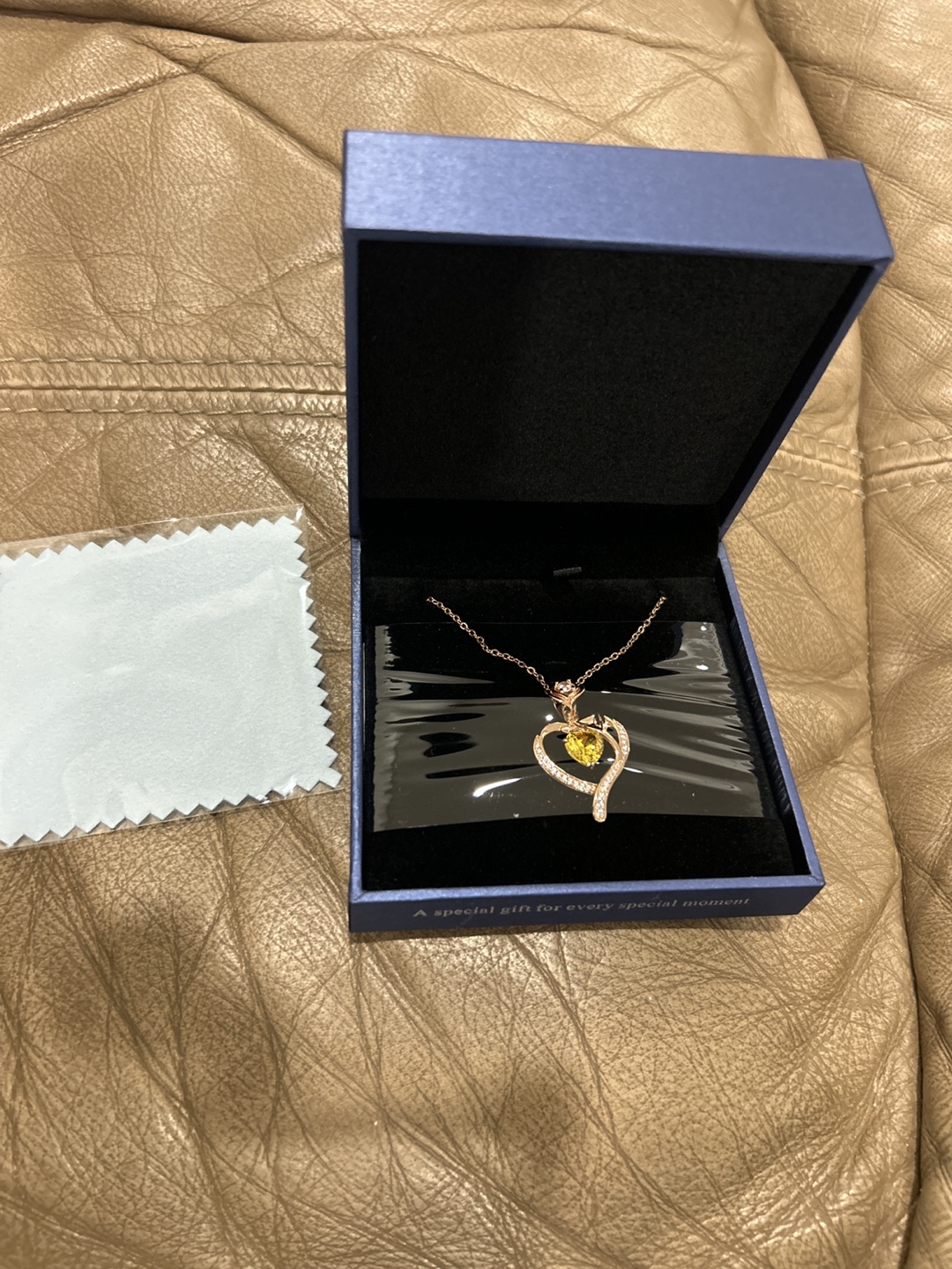 CDE Rose Flower Heart Necklace - Gold/Yellow - photo 3