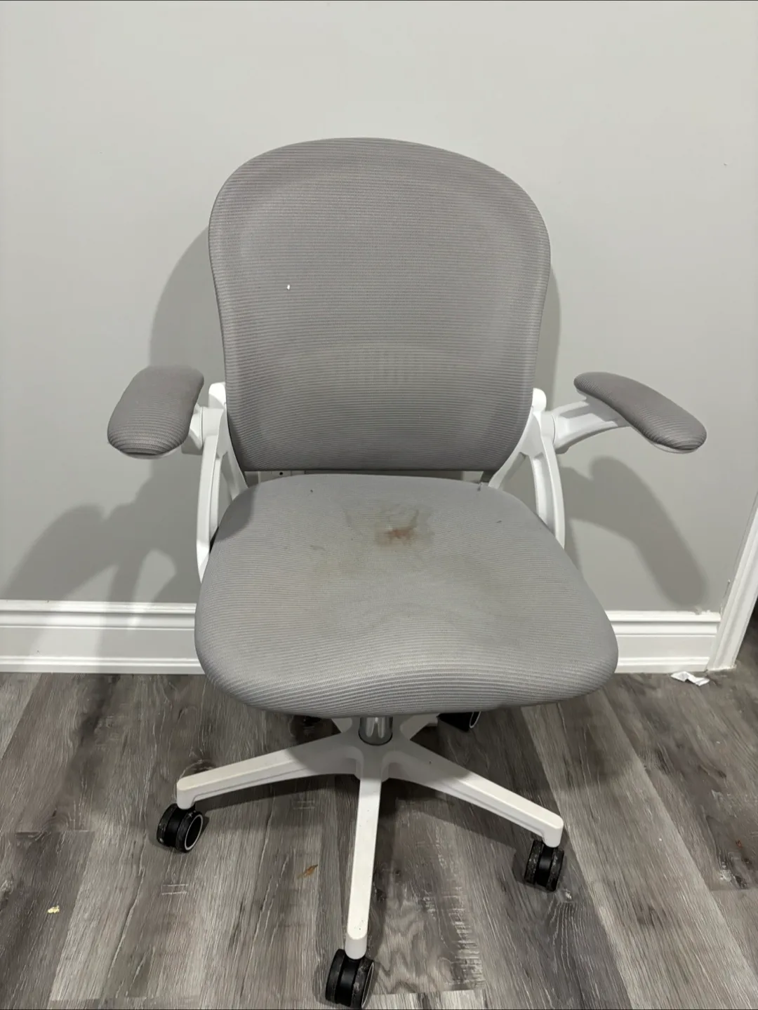 Grey office chair thumbnail