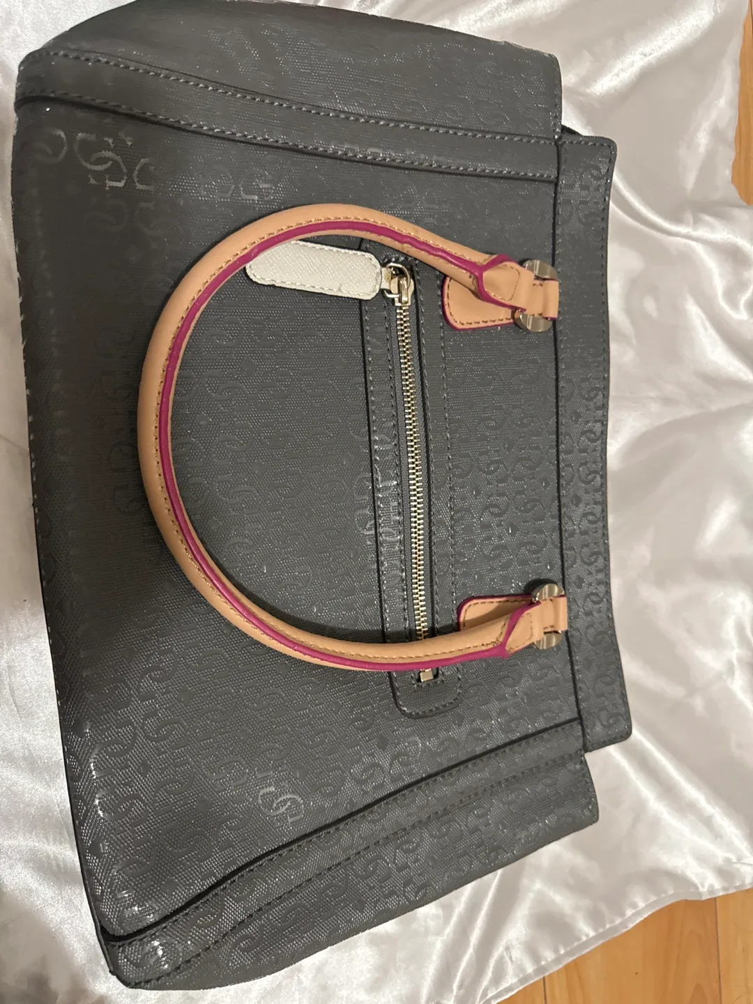 Guess Grey Tote Bag image indicator(2)