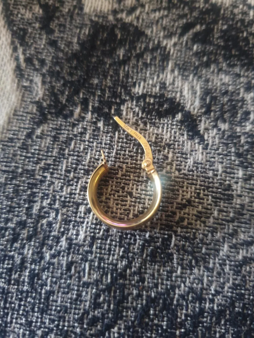 Bella 10K Italy Gold Hoop Earring image indicator(3)