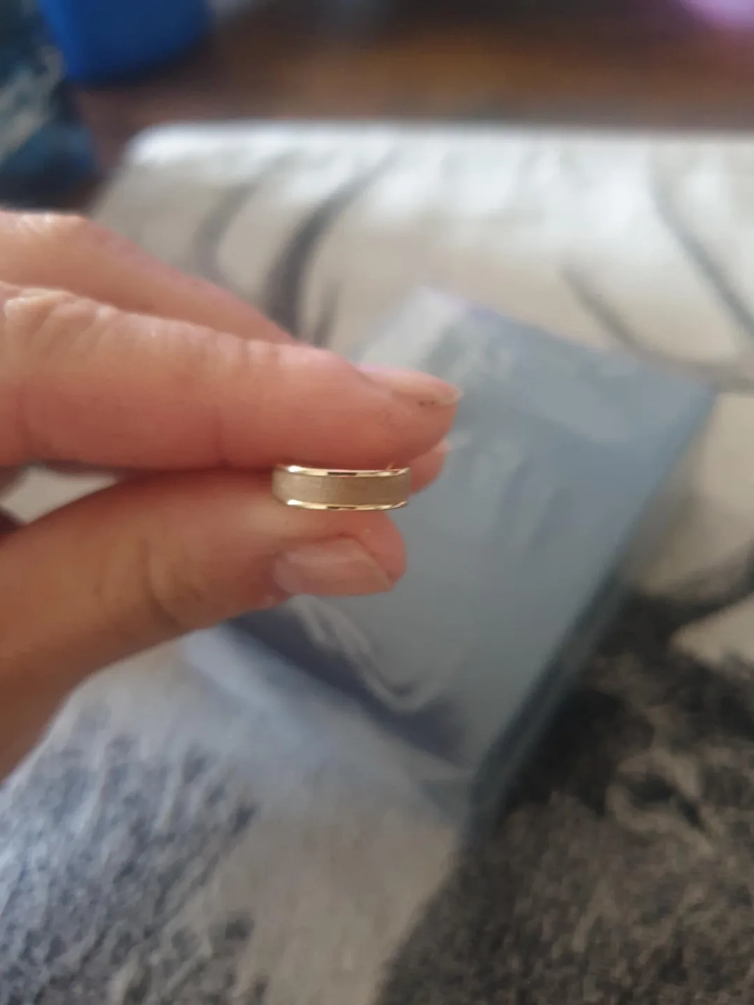 Bella 10K Italy Gold Hoop Earring image indicator(5)