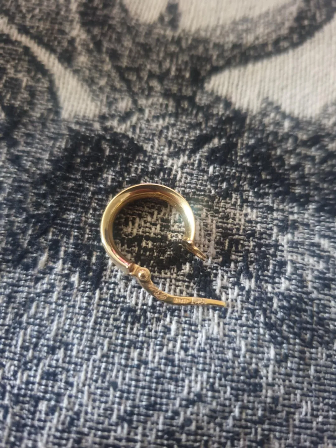 Bella 10K Italy Gold Hoop Earring image indicator(4)