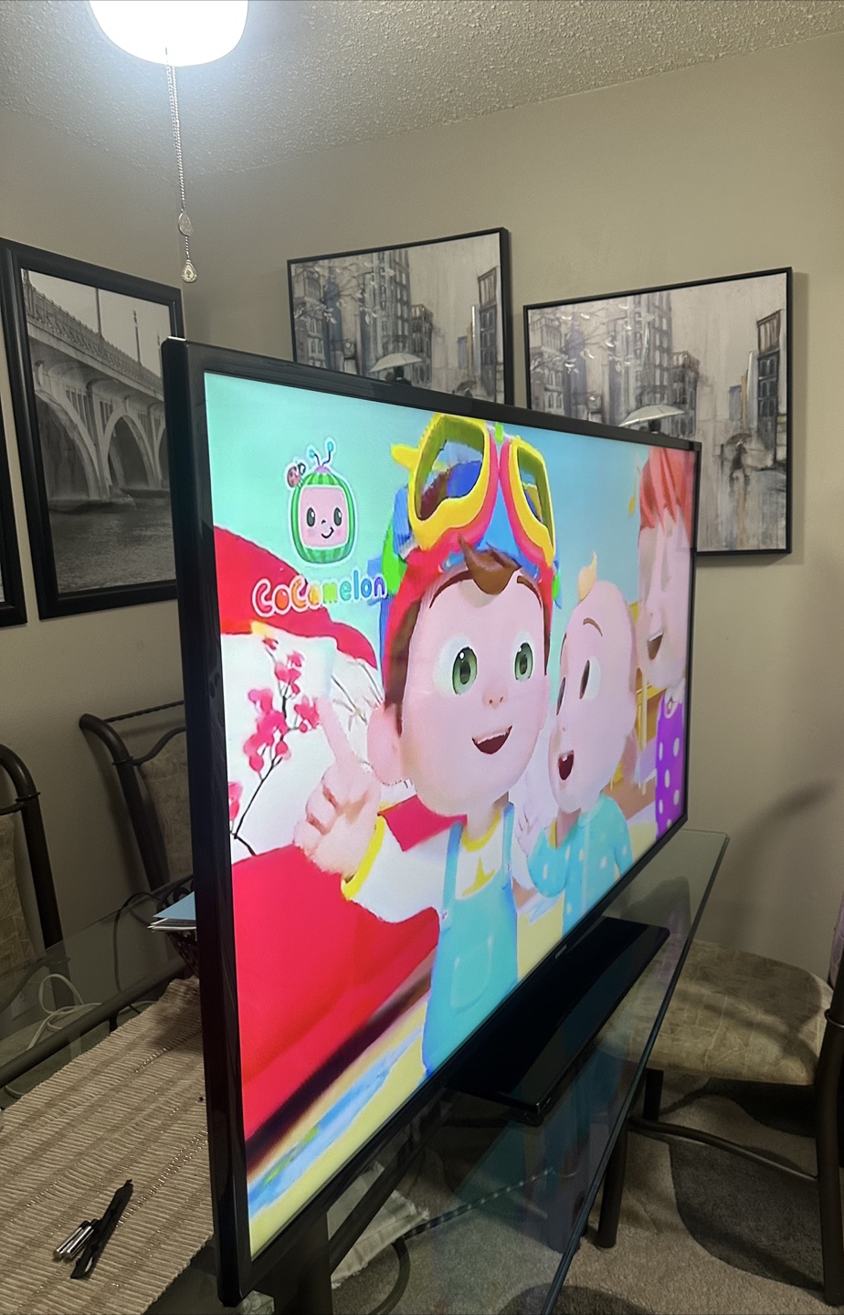 SAMSUNG 60-Inch 4K Smart TV, in excellent condition - photo 3