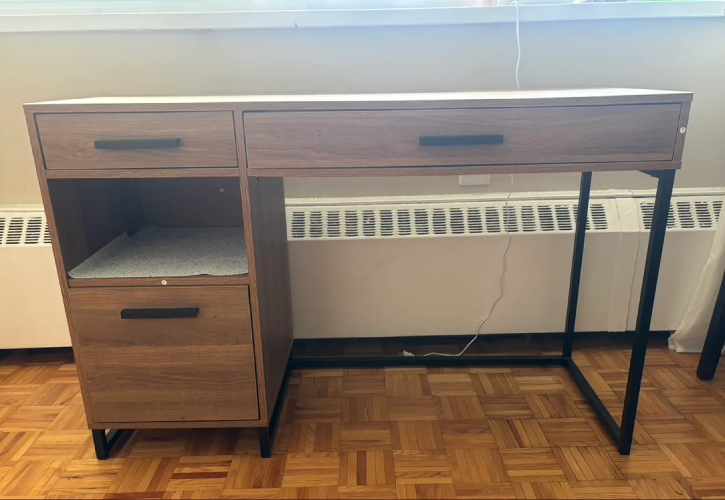 Like new Wood and Black Metal Desk thumbnail