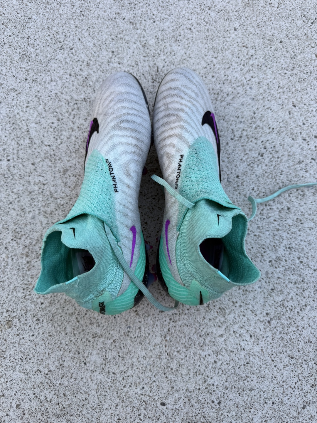 Nike Phantom Ghost Soccer Cleats (size US 9)