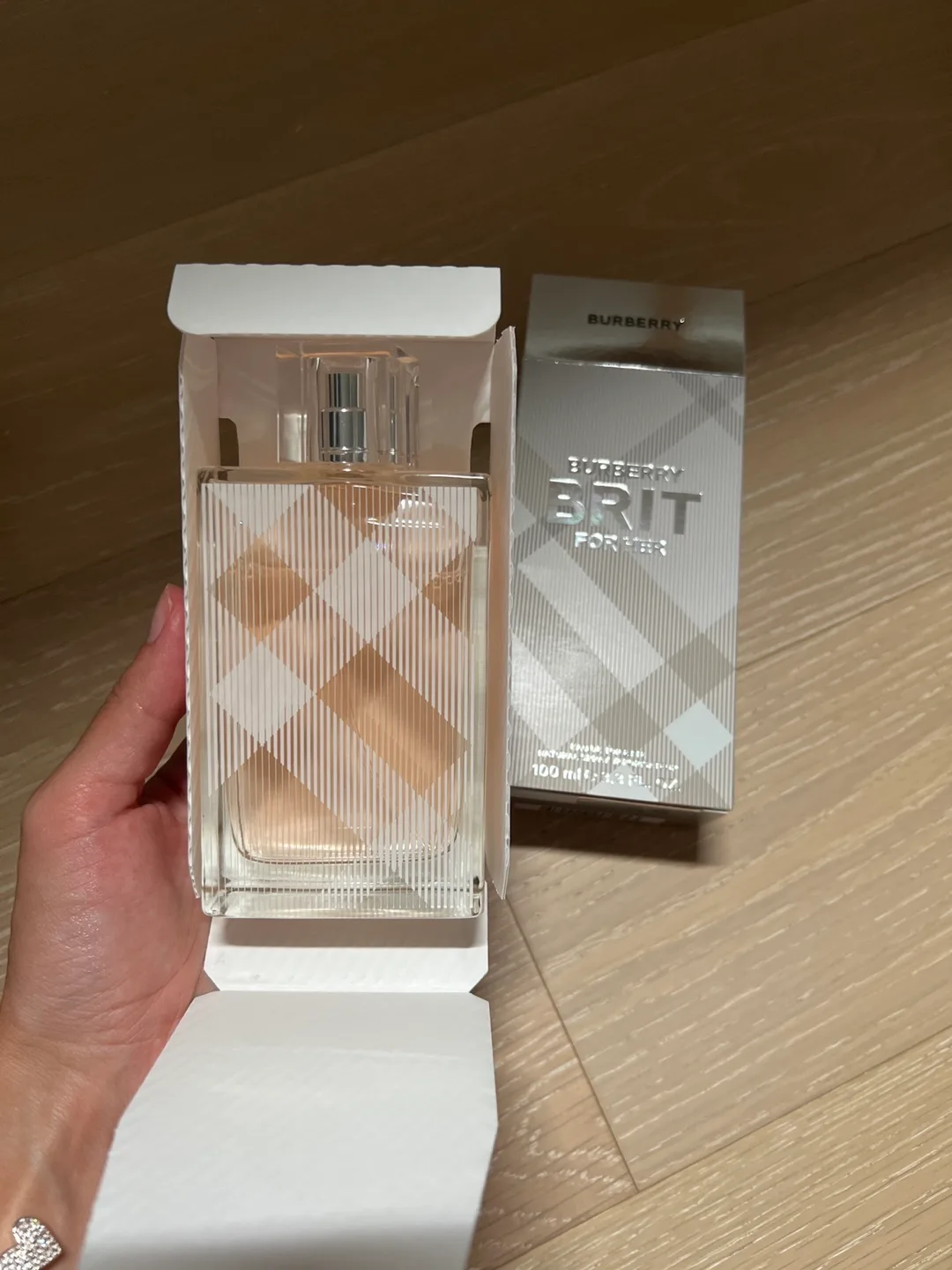 Burberry Brit For Her Eau De Toilette 100ml image indicator(3)