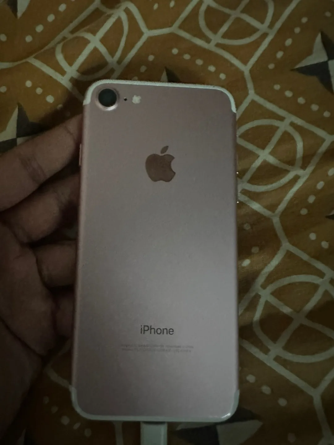 Rose gold iPhone 7 - Cracked Screen thumbnail