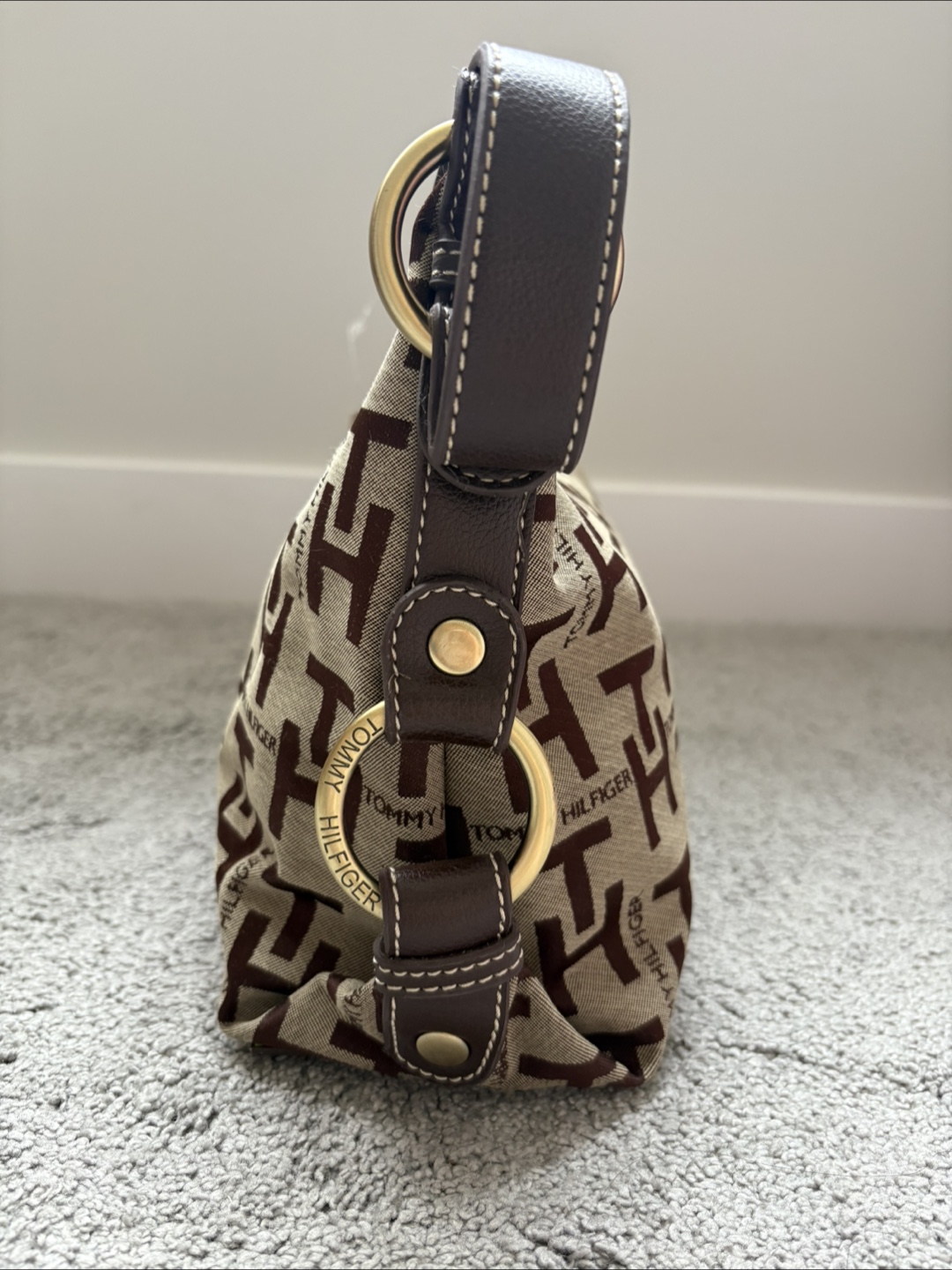 Tommy Hilfiger Snapped Up Small Hobo Bag - photo 2