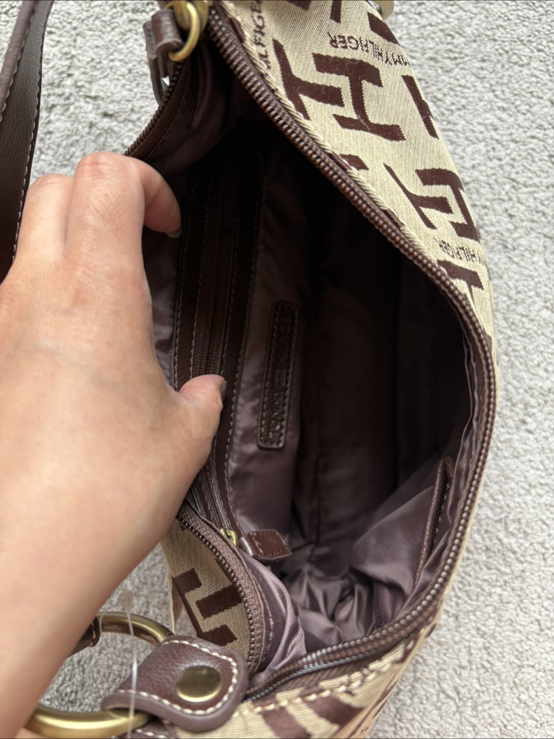 Tommy Hilfiger Snapped Up Small Hobo Bag - photo 5