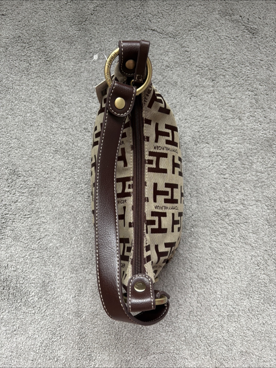 Tommy Hilfiger Snapped Up Small Hobo Bag - photo 3