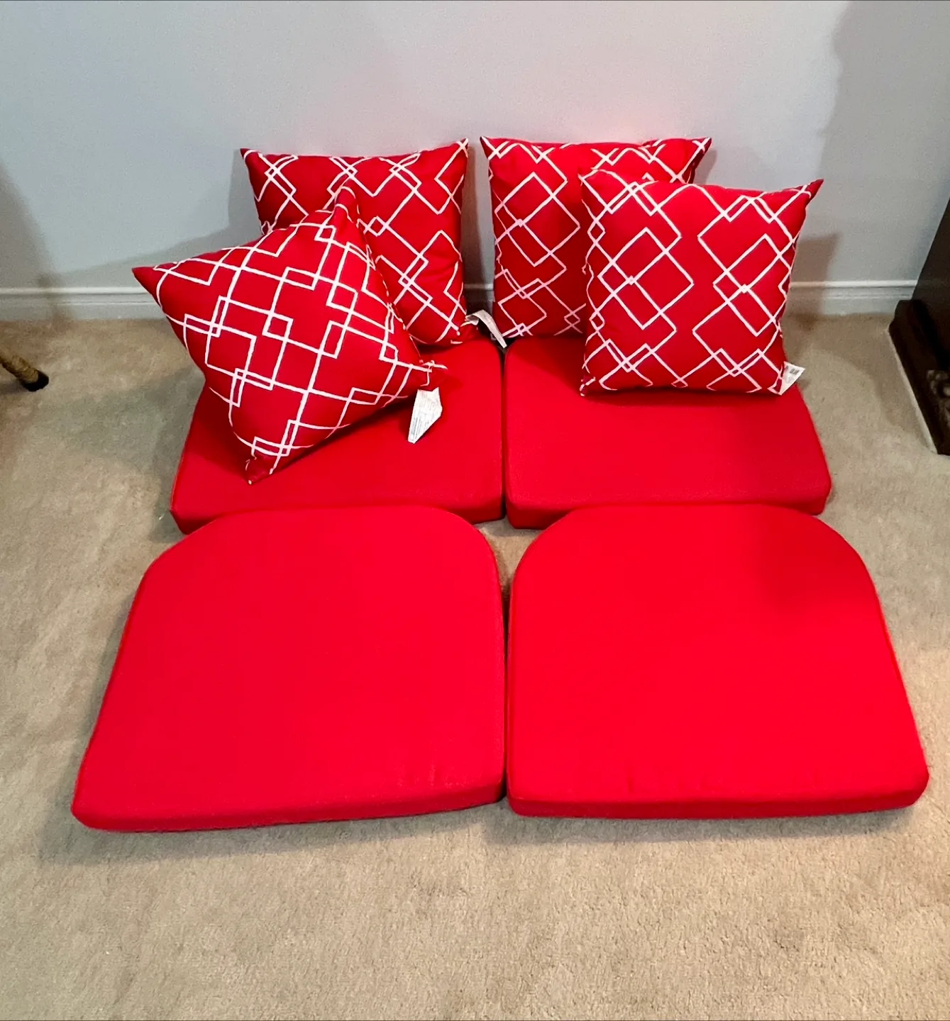 Red cushions and pillows for dining set (8 pcs.) thumbnail