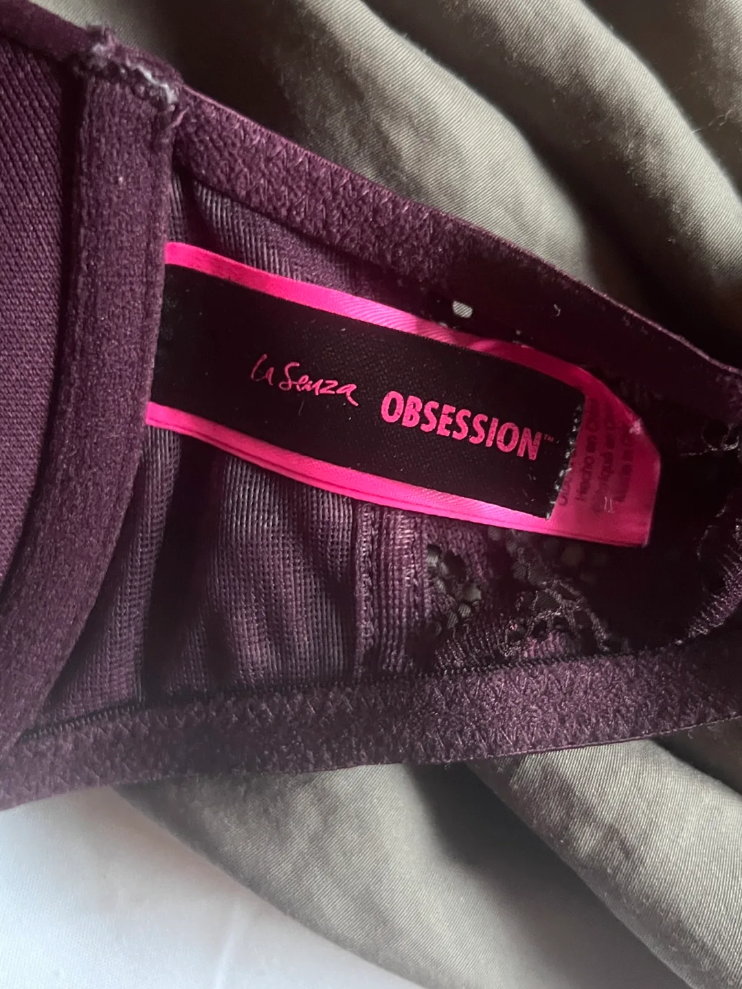 Victoria's Secret & La Senza Bras - Size 34C & 32D image indicator(4)