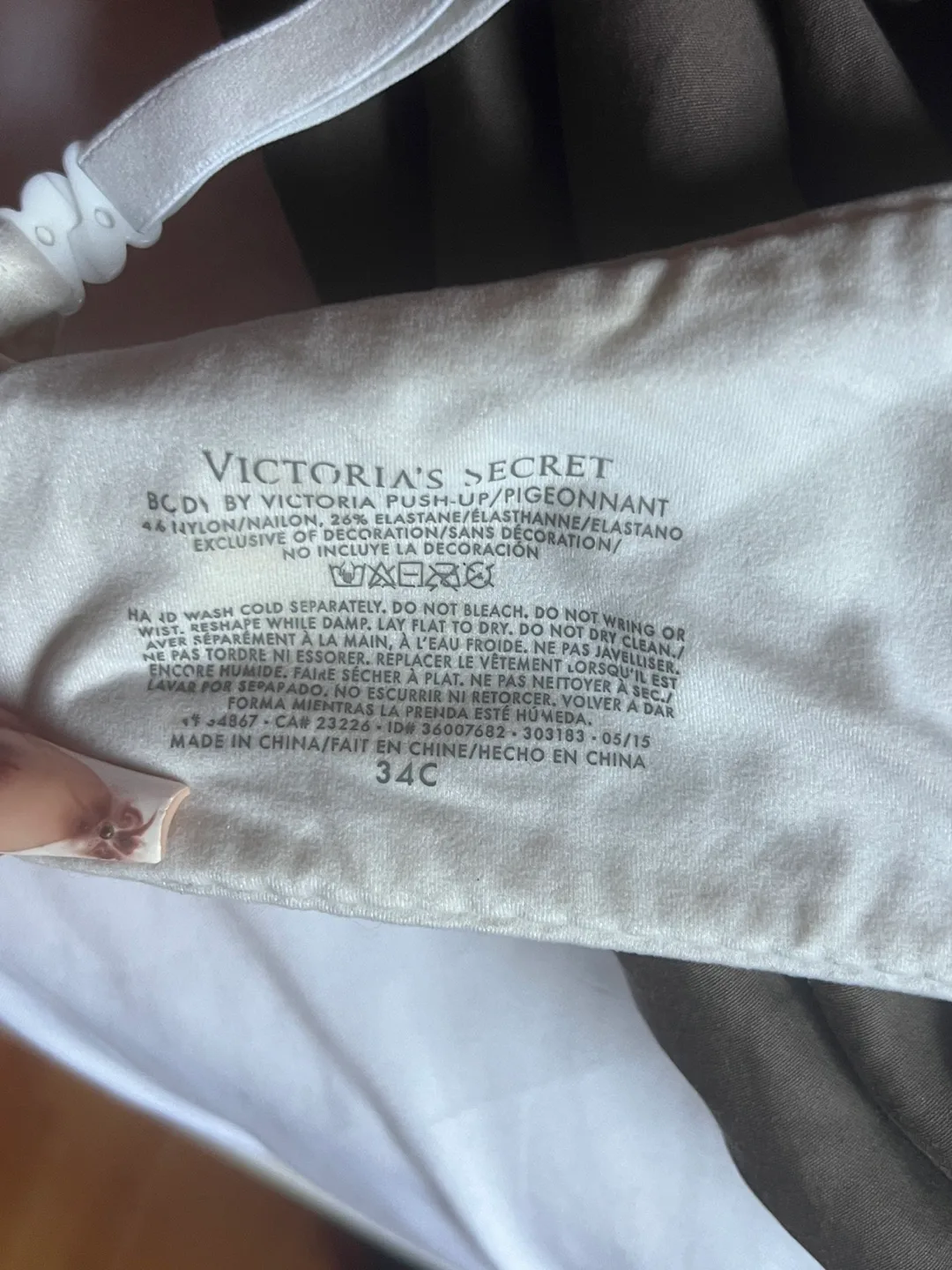 Victoria's Secret & La Senza Bras - Size 34C & 32D image indicator(3)