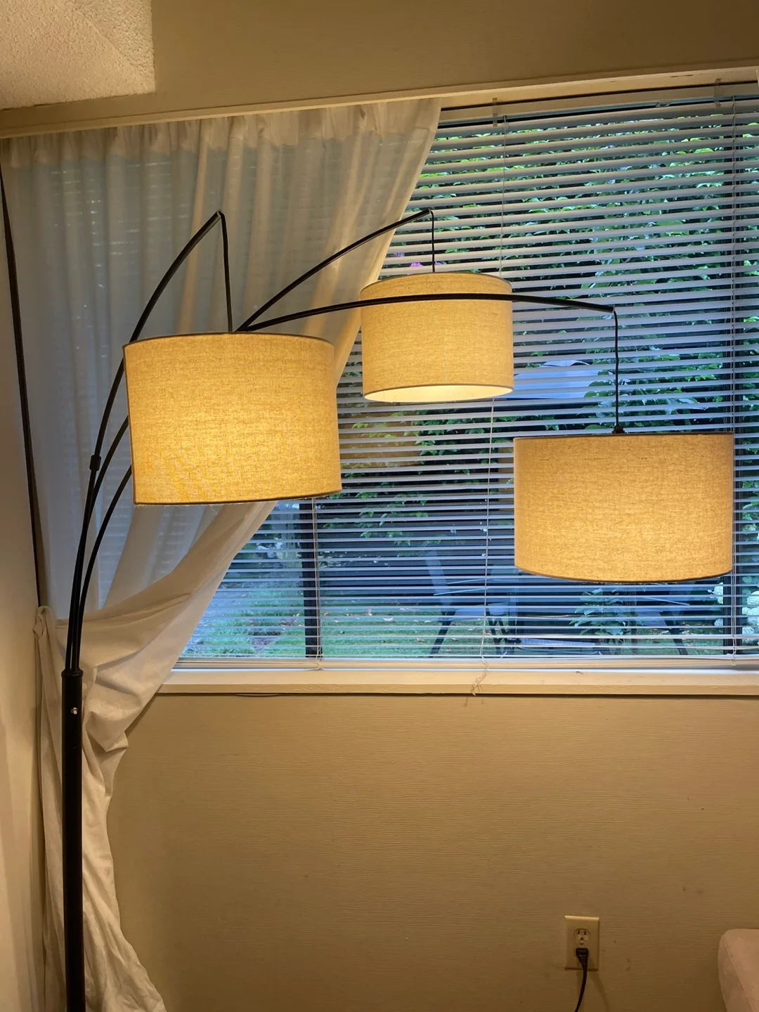Arc Floor Lamp with 3 Lights thumbnail