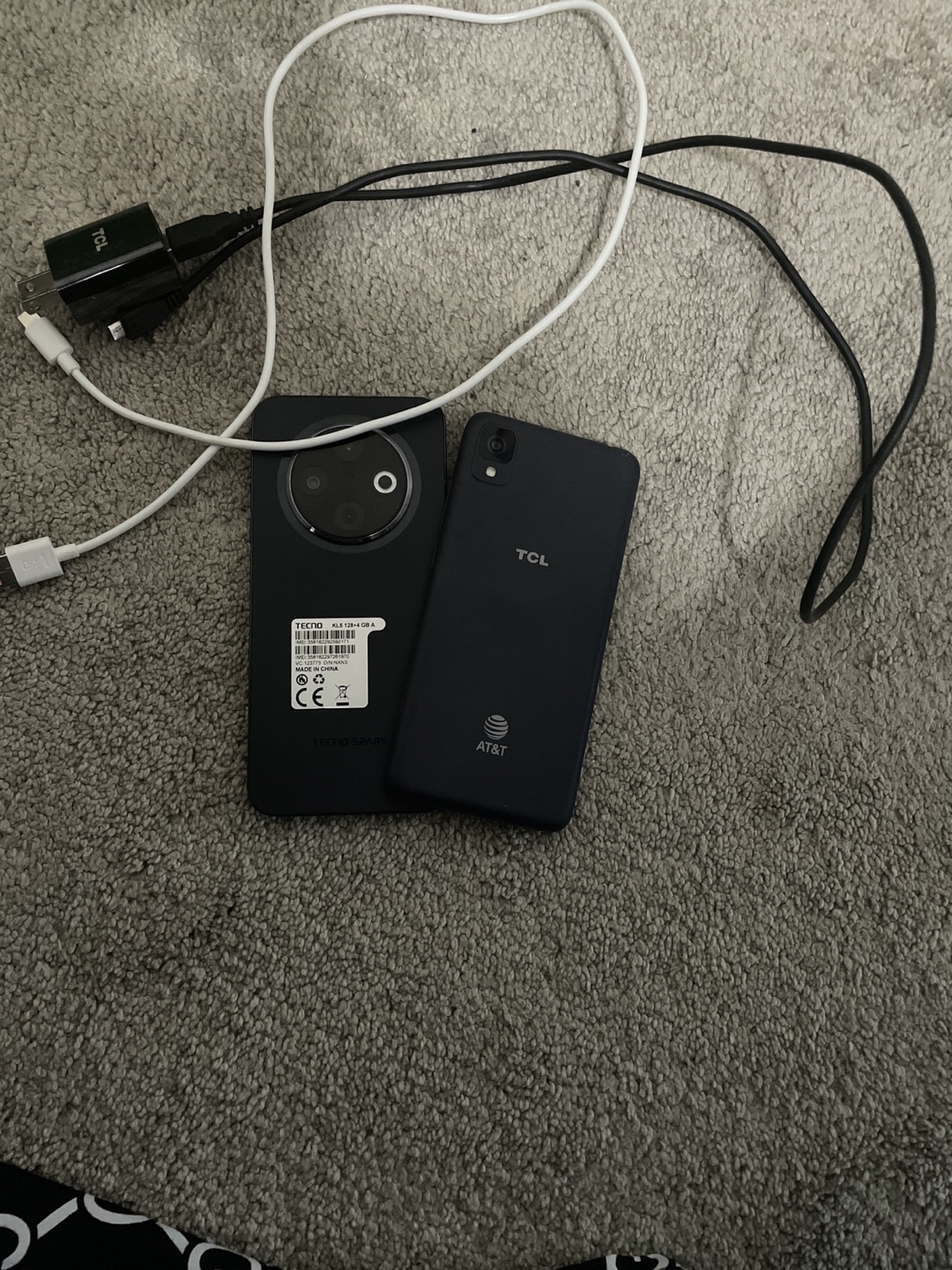 The two phone for a trade for ps4 and a controller - photo 3