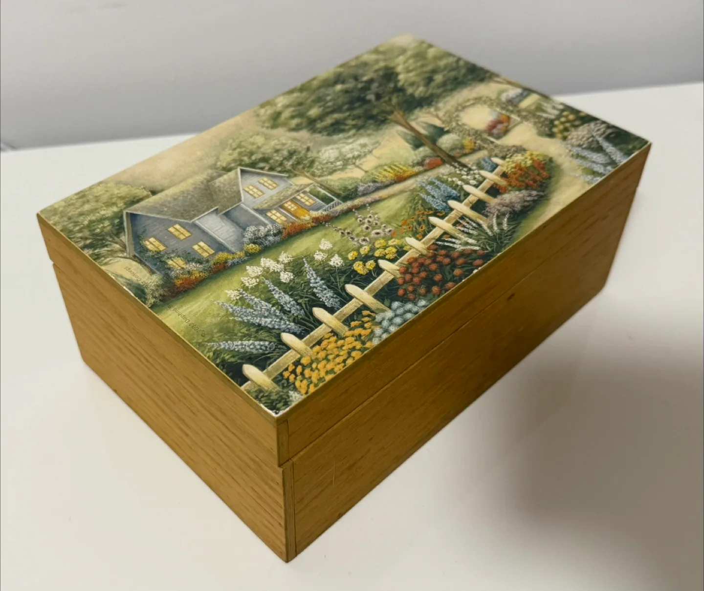 Wooden Keepsake Box with Garden Scene thumbnail