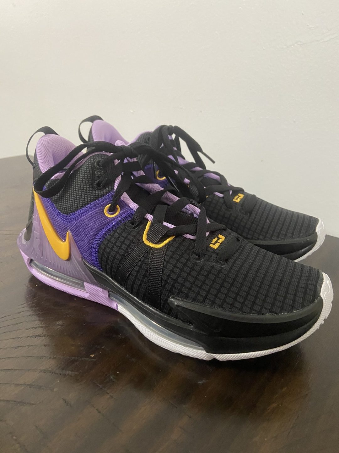 Nike LeBron Witness VII Size 6.5 Youth - photo 2
