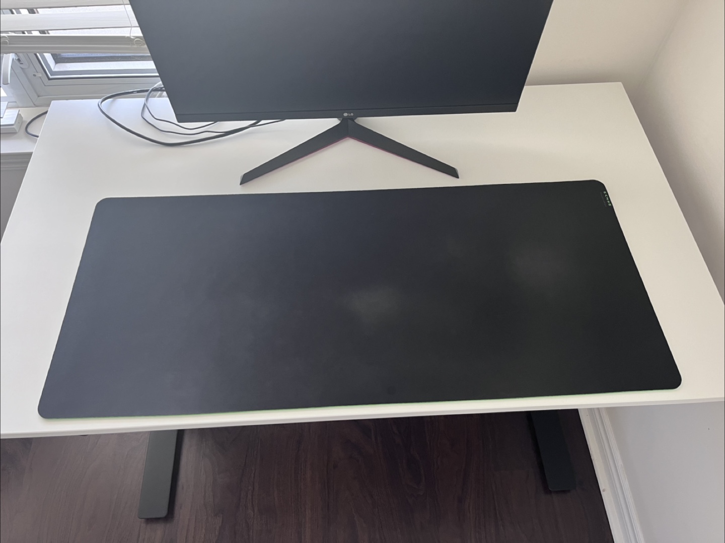 Desk + Monitor + Logitech Wireless Set + Razer Mat - photo 5