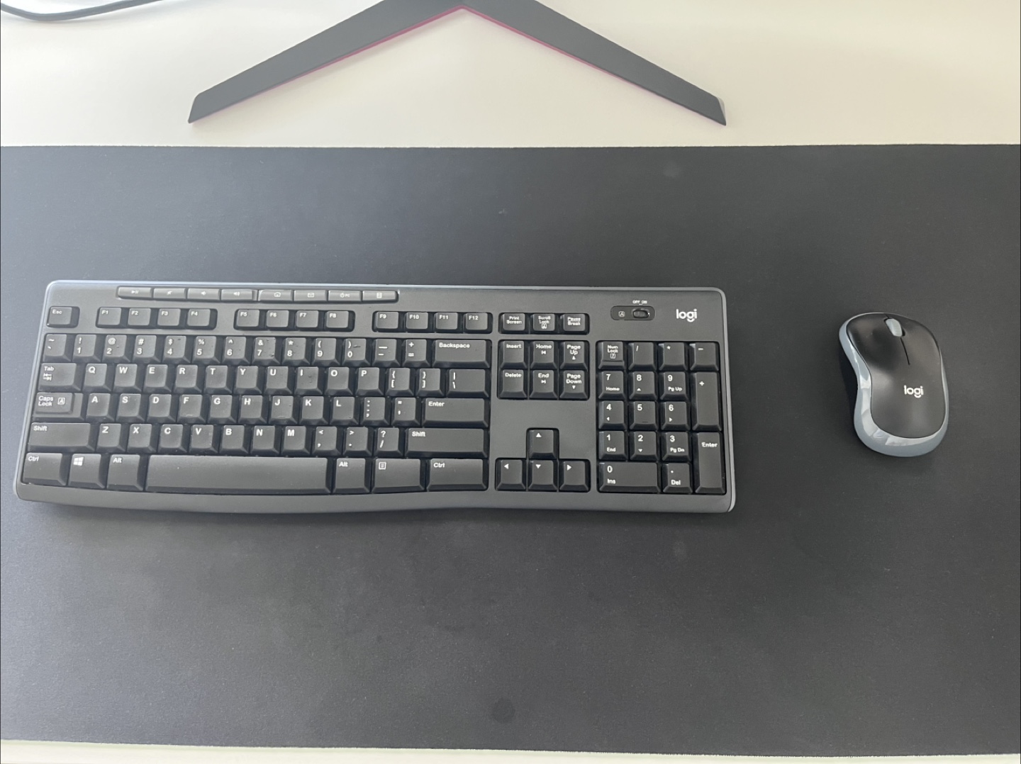 Desk + Monitor + Logitech Wireless Set + Razer Mat - photo 4