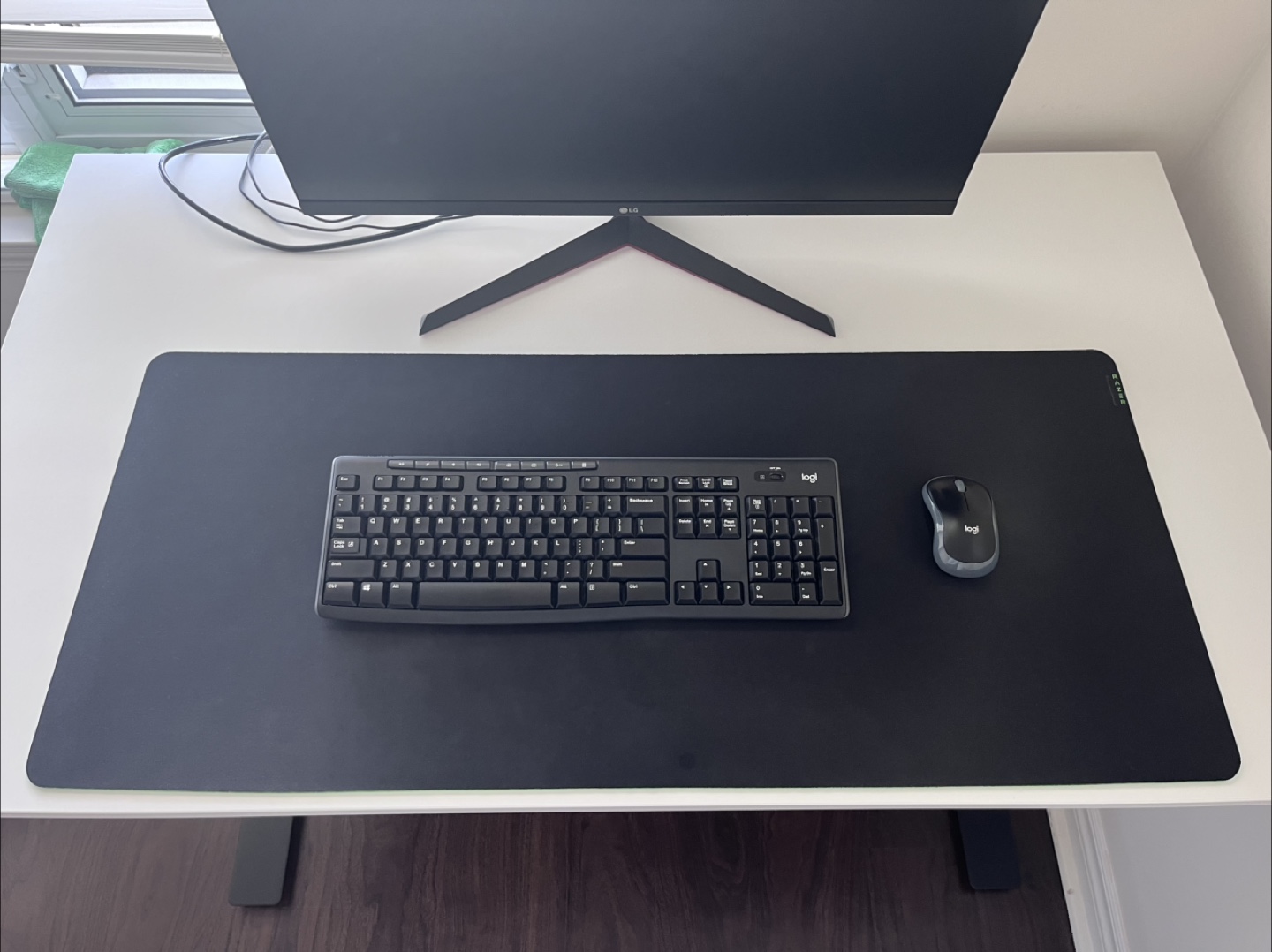 Desk + Monitor + Logitech Wireless Set + Razer Mat - photo 3
