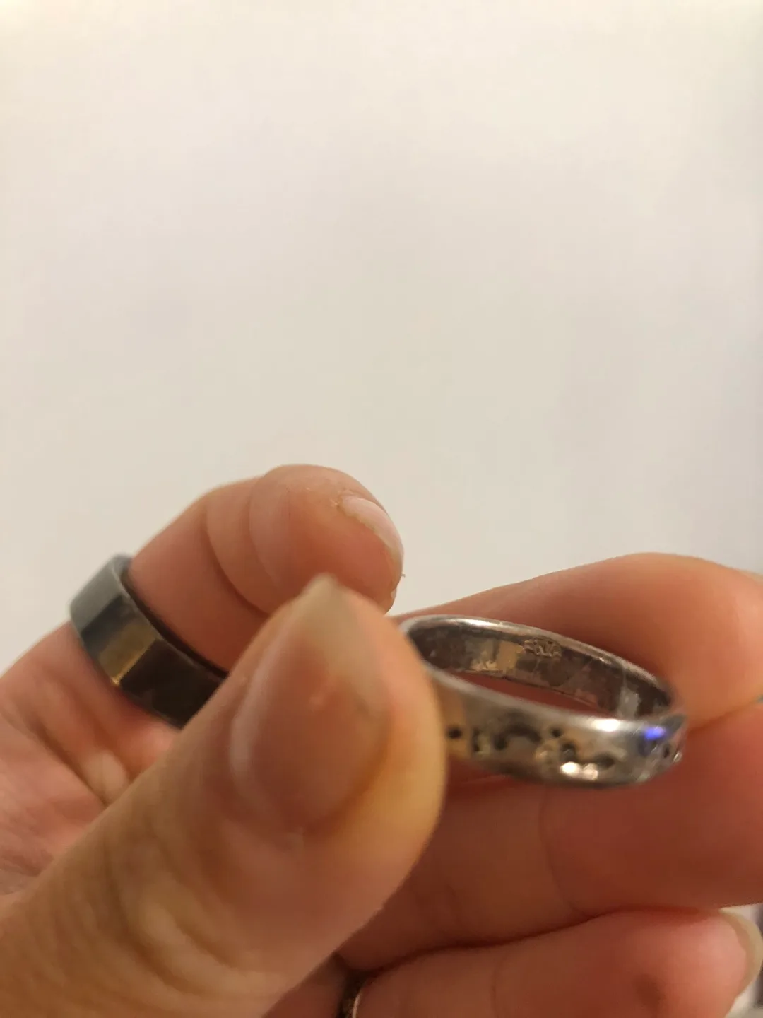 Sterling Silver 925 Footprint Ring (Size 8-8.5?) image indicator(3)