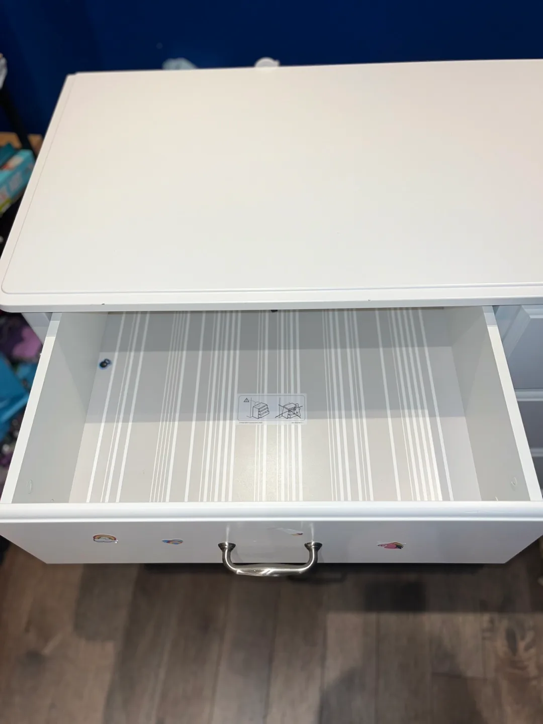 White 6-Drawer Dresser image indicator(3)