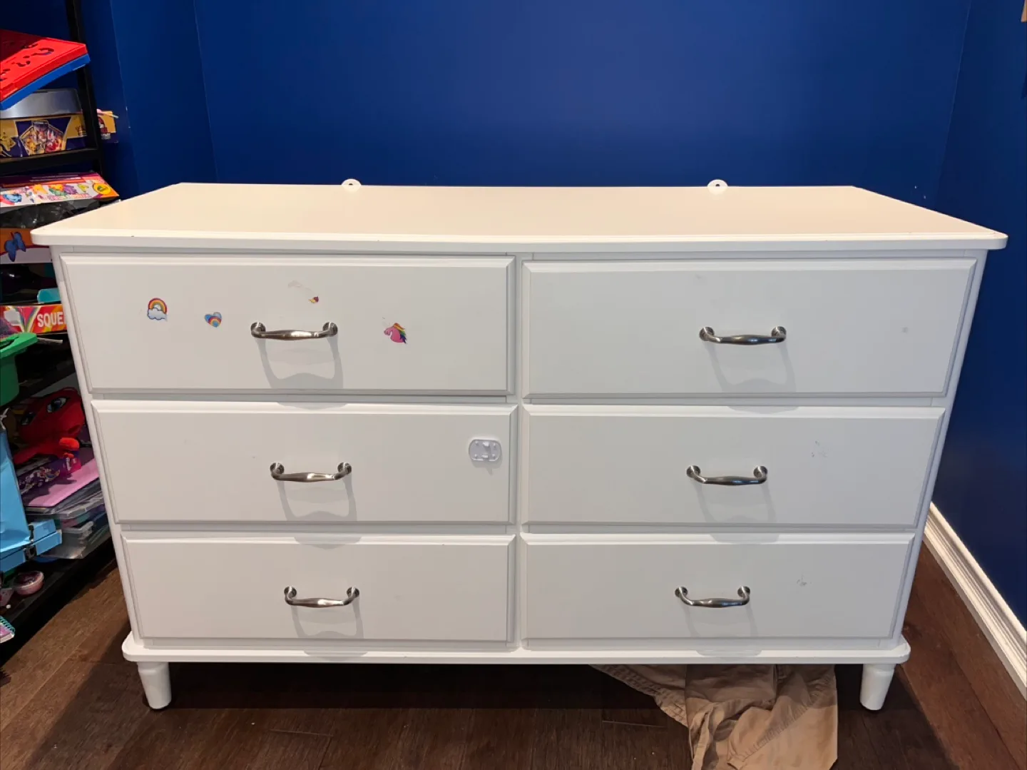 White 6-Drawer Dresser image indicator(2)