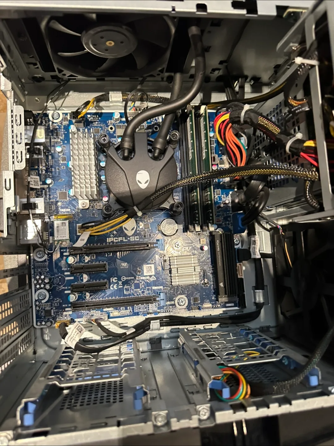 Alienware Aurora R7 Gaming PC image indicator(3)