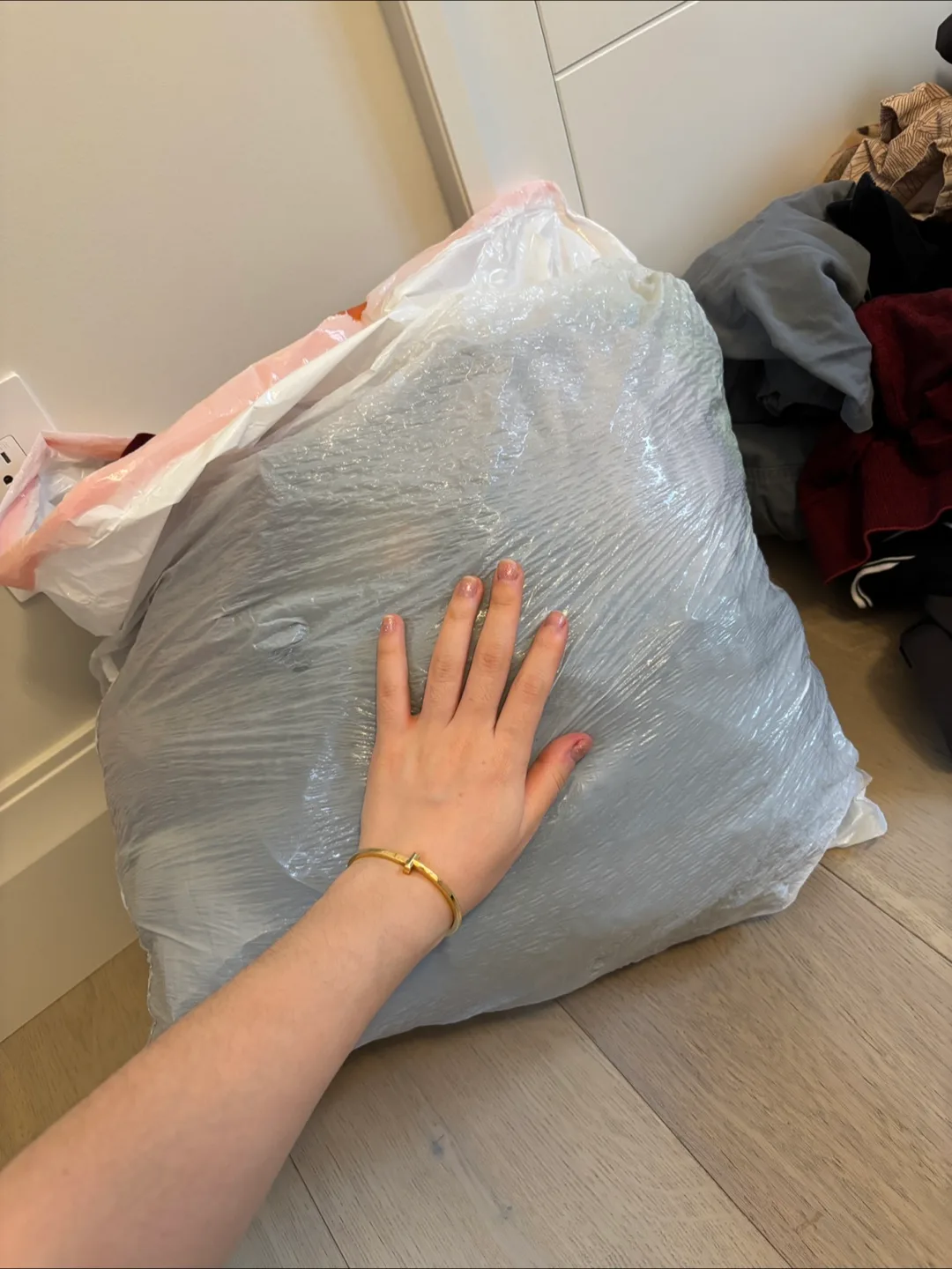 Massive Bag of men’s Clothes thumbnail