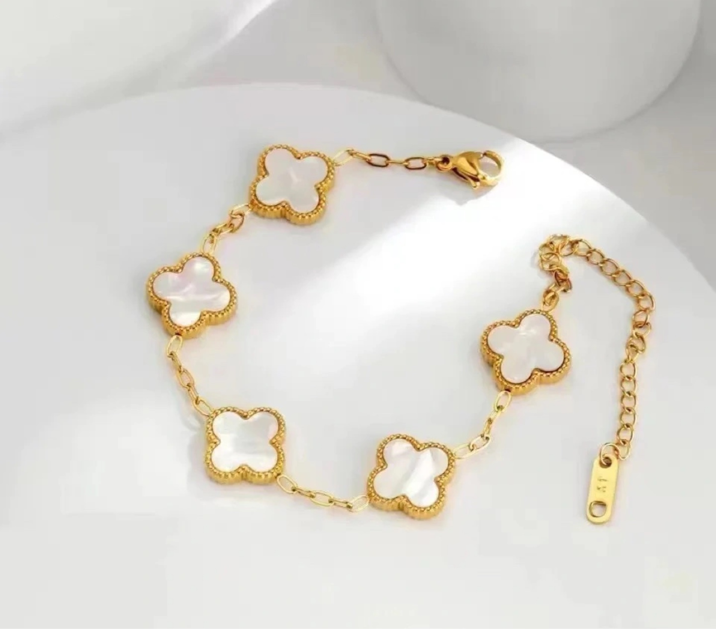 Clover Bracelet - Gold & White